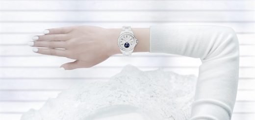 Прогулка по Луне: Chanel J12 Moonphase