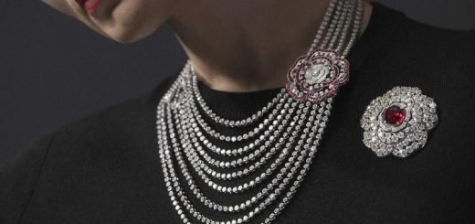 Chanel, 1.5: одна камелия – пять способов ее носить