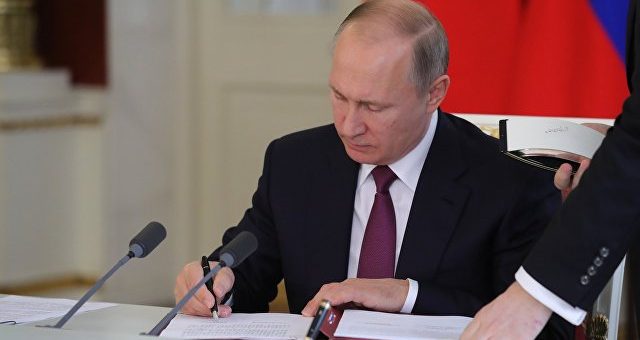 Владимир Путин подписал Федеральный закон от 02.12.2019 N 414-ФЗ "О внесении изменений в статьи 1 и 2 Федерального закона "О драгоценных металлах и драгоценных камнях"