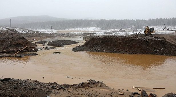 Один запрет на поиск золота не отчистит реки